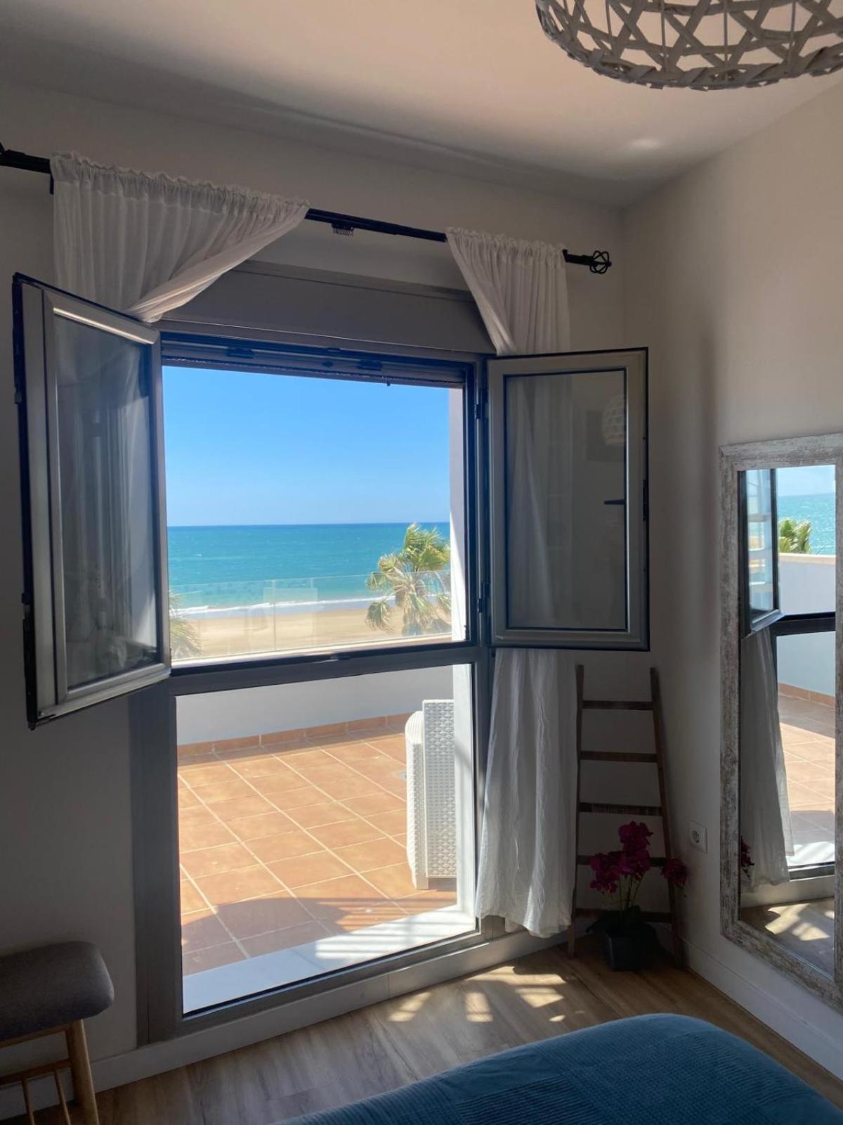 דירות רוטה Atico Al Sol En Primera Linea De Playa מראה חיצוני תמונה